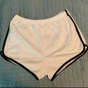 NWT Women’s White with Black Trim Cotton Blend Shorts Size Large